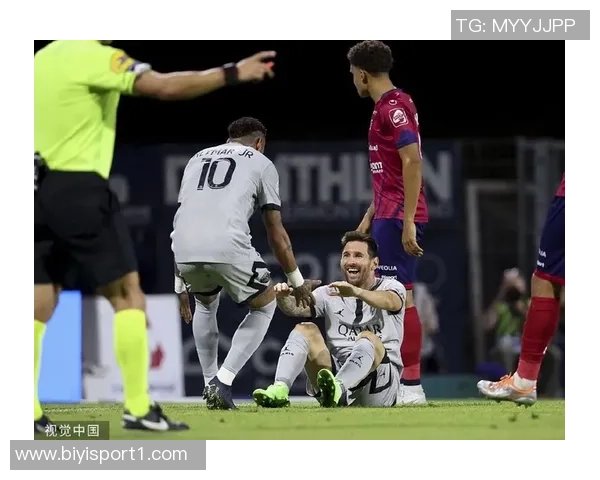 罗滕评论舍瓦利耶险遭重伤裁判在关键判罚中显得无所适从 罗滕评论舍瓦利耶险遭重伤裁判在关键判罚中显得无所适从