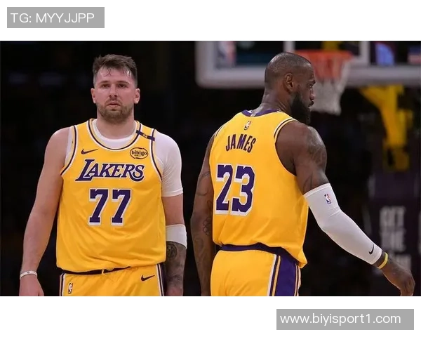 詹姆斯分享与东契奇里夫斯配合心得期待弱侧接球机会