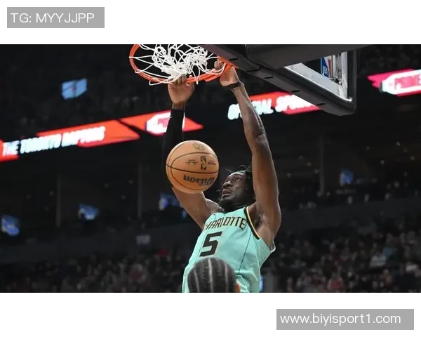 季前赛迎战湖人太阳队晒出布克马威帅气登机照引发关注